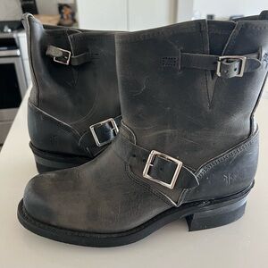 Frye Engineer 8r leather boots size 9